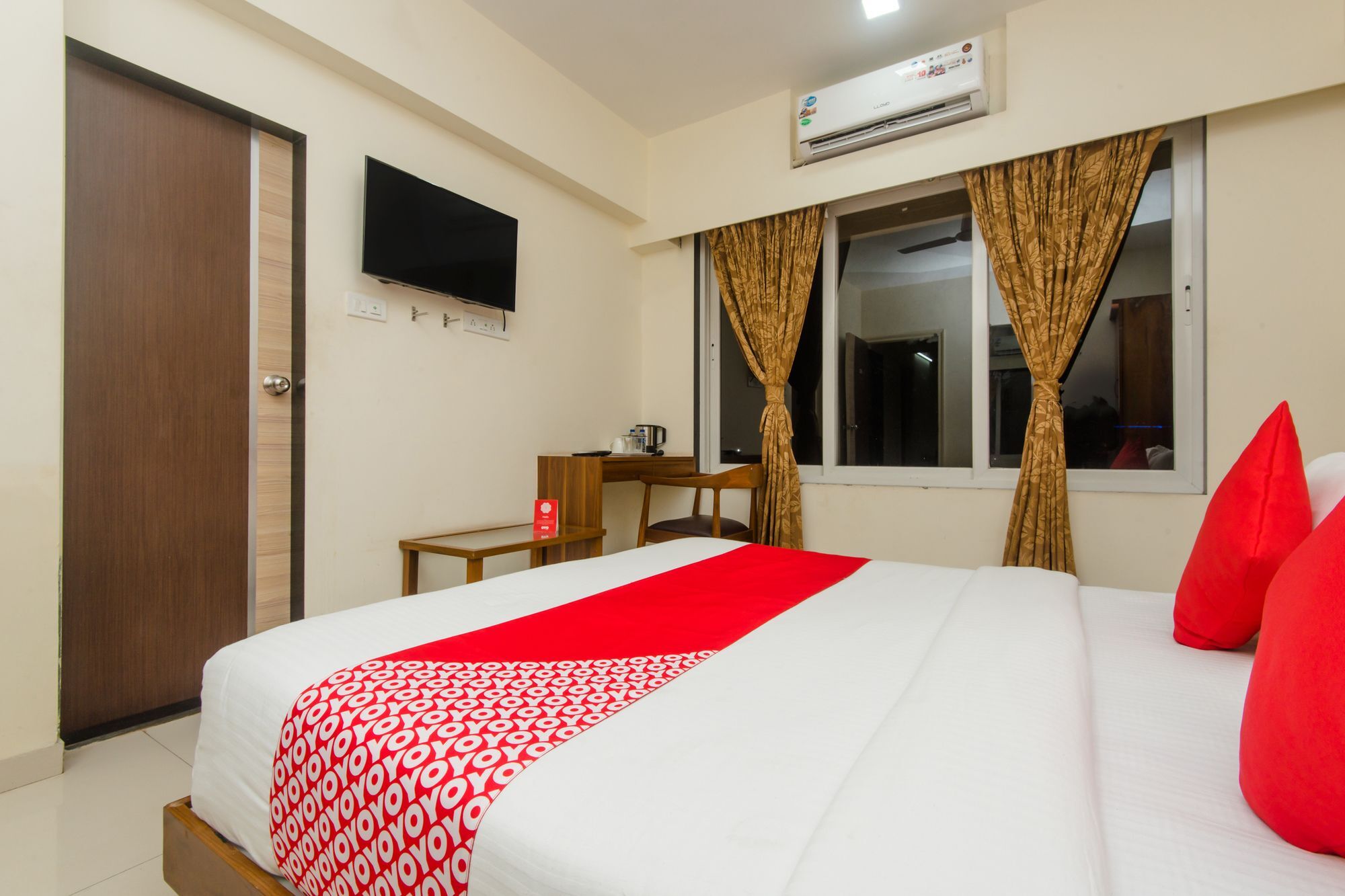 Oyo 11441 Hotel Blue Bells Residency Mumbai Exterior foto